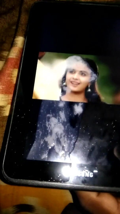 Zapanjujući trenutak iz "Keerthy Suresh Cum Shower"