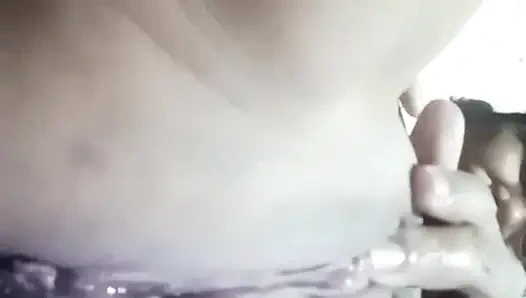 Öğle yemeğinden sonra amcığımı oynuyorum