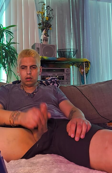 Gros cul, bite, éjaculation en solo
