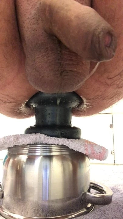xTreme American Bombshell Destroyer giant plug deep inside