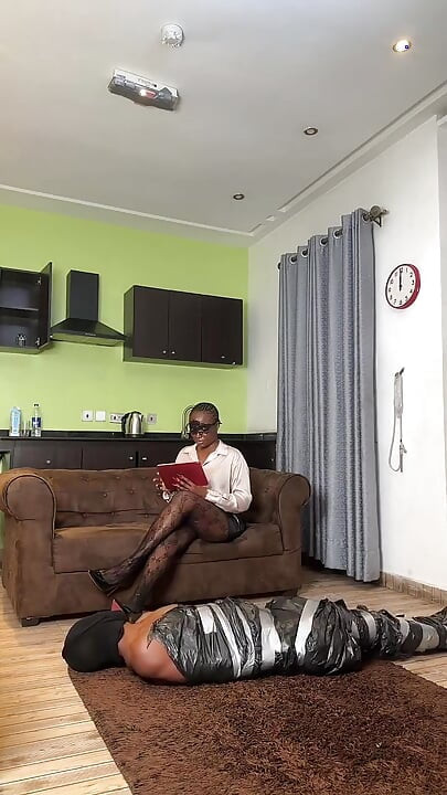 Belenggu BDSM Femdom Afrika- Domina Havi
