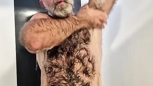 Kıllı jack duş alıyor