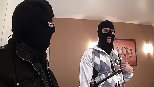 Louise Du Lac Iki Yabancı Tarafından