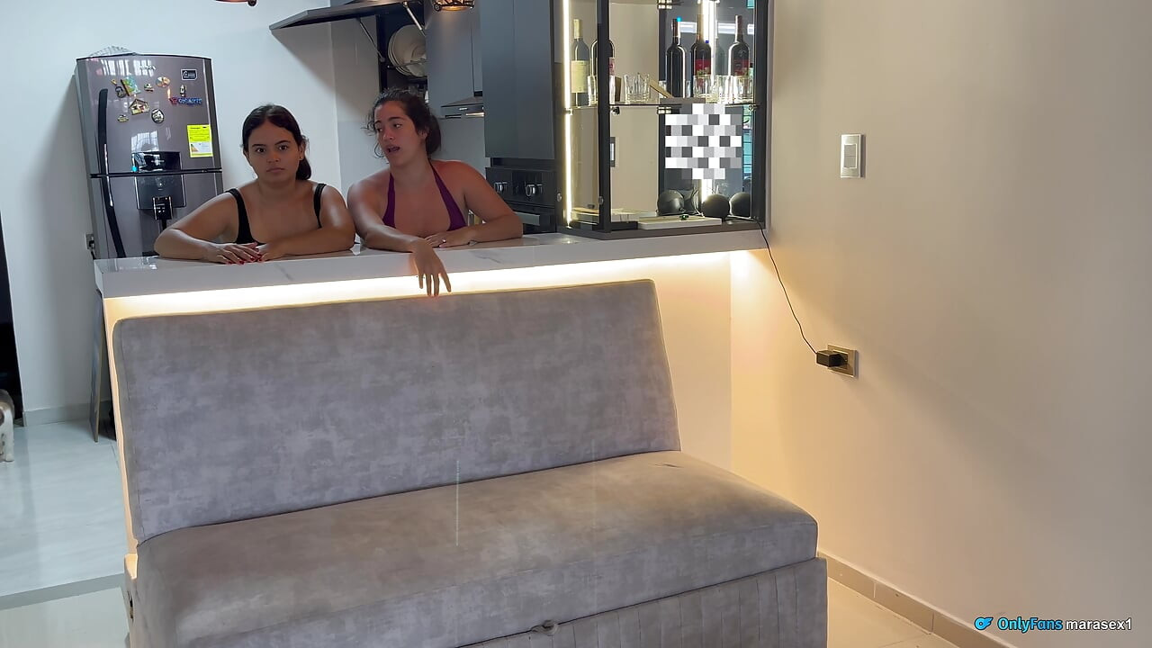 Convenzo a mi hermanastra de tener sexo en compañía