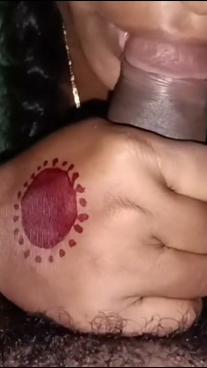 Hot Mona Bhabhi Desi sucking thick penis and comfortable. Feels the boy shaking the penis. | Clip 1