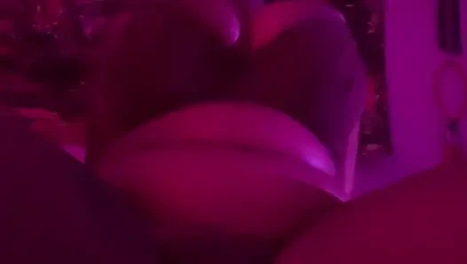 Cewek kulit hitam lagi asik ngentot dildo sendirian