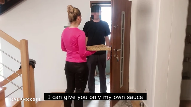 Hot Wife Sucked Pizza Delivery Guy to Get His Sauce on Pizza
