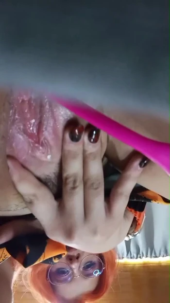 Come and look closely at my beautiful pussy