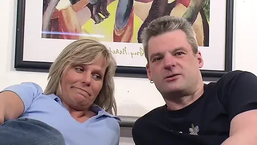 Meine mutter hat ein wildes sexleben! Sie braucht immer mindestens 2 schwänze!