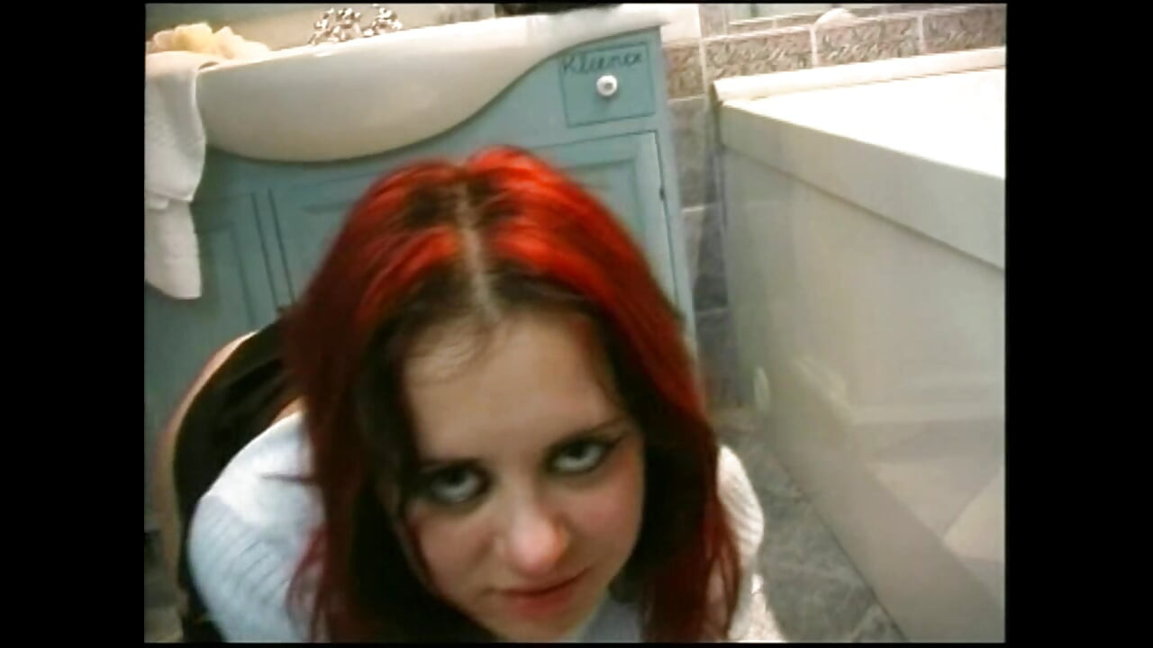 กระหรี่ผมสีน้ําตาลแดงนมใหญ่เย็ดดิลโด้ยักษ์ที่น่าทึ่ง Vol 2