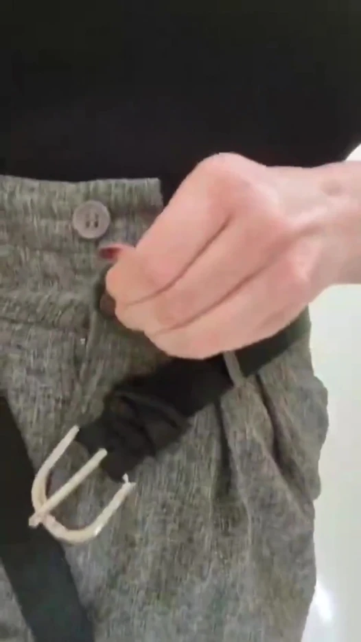 POV: Masturbieren Auf Der Toilette Bei Der Arbeit