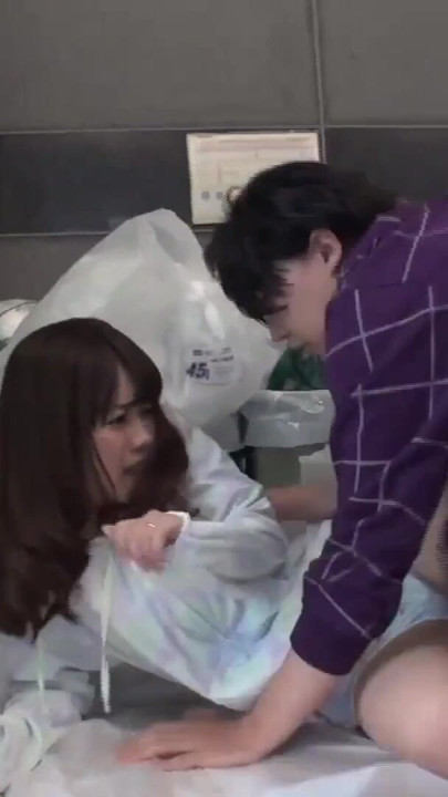 Encountering A Wife Without Bra At A Dump Site, She Was So Excited By The Glimpse Of Her Breasts 2 | Clip 1