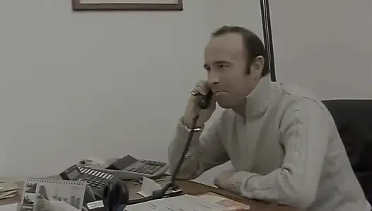 Ruf Eine Südamerikanische Schlampe an, Um Im Büro Einen Blowjob Zu Bekommen
