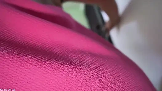 Грудастой соседке Bellattrix нужна помощь