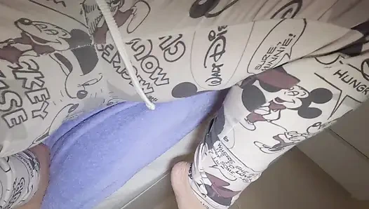 Amateur-ehefrau gefickt missionarsstil und creampie in ihre haarige muschi. Echt selbstgedreht.