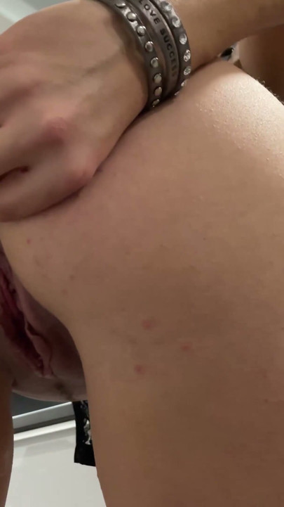 Calendario Sexy de Adviento de Navidad 08 de 24 - Masturbación Navideña en Solitario | Clip 1