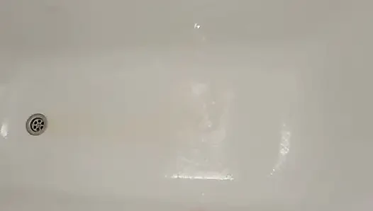 Pencereye işiyor ve boşalıyor