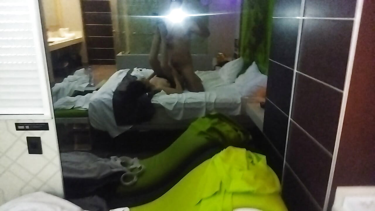 Moja żona w nagich rajstopach