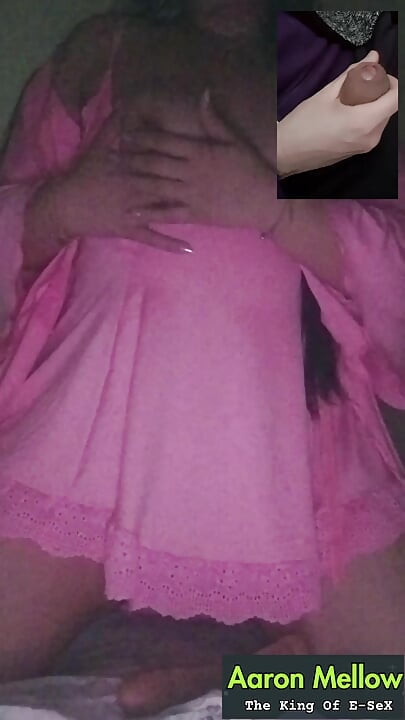 Gooning with an e-girl on Discord call rn  She’s squirting & moaning for me while riding her dildo and showing off her tits