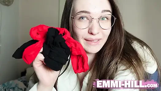 Derleme! Küçük memeli ve en büyük dudaklı Alman sıska kız kendini sikiyor