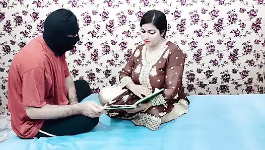 Bela aluna hindi seduz e fode seu professor