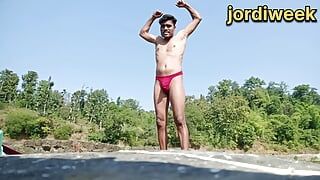 Jordi de vacaciones divirtiéndose y disfrutando del sexo de aventura al aire libre