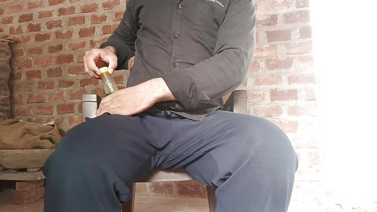 עיסוי עם שמן קוקוס מוקדם בבוקר.