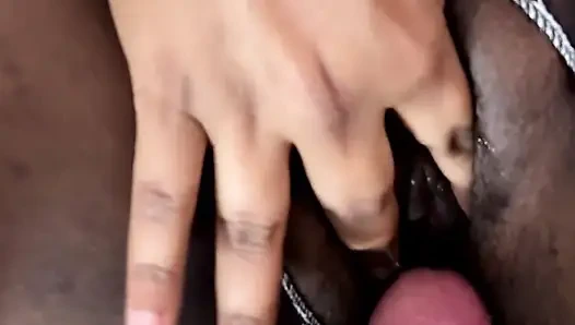 Pasangan muda amatir India lagi asik dan merekamnya.