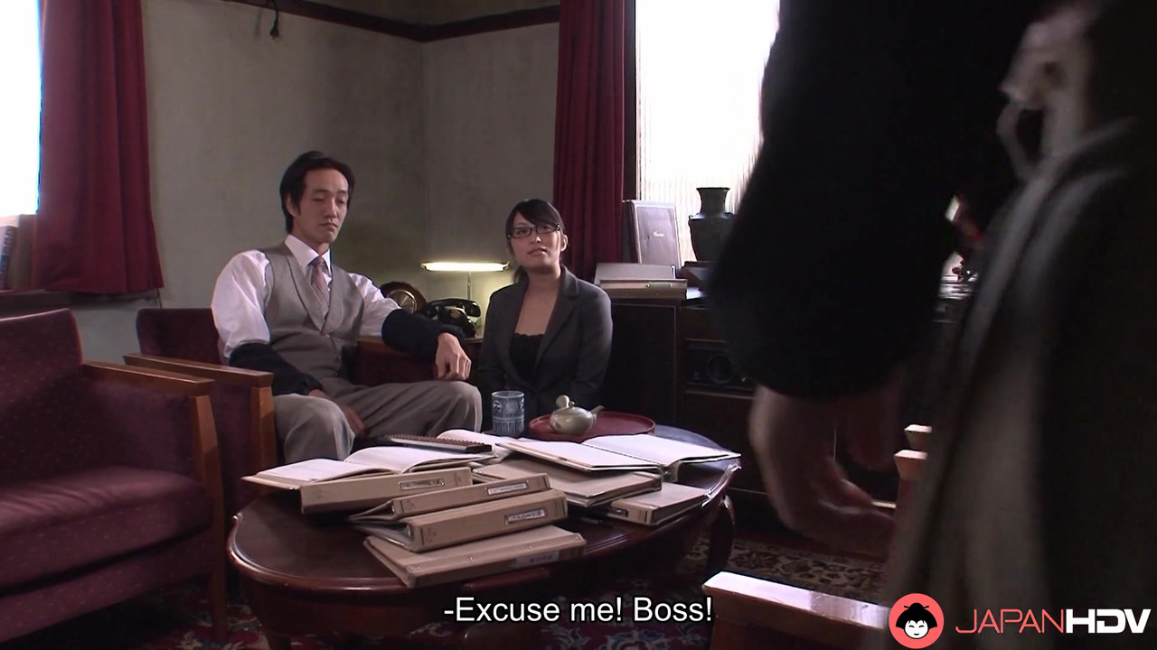 日本办公室女士nana kunimi在办公室里吮吸鸡巴，无码。