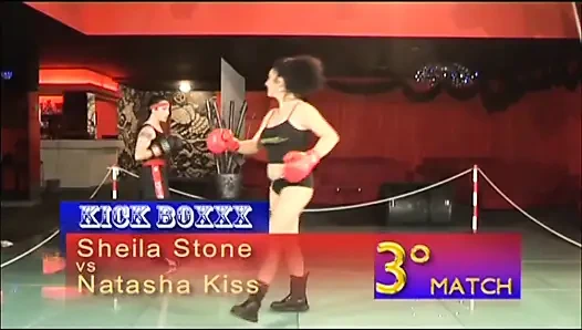 Lezbiyenler öpüşüyor yalıyor parmaklıyor ve büyük yaraklı üçlü sikişiyor