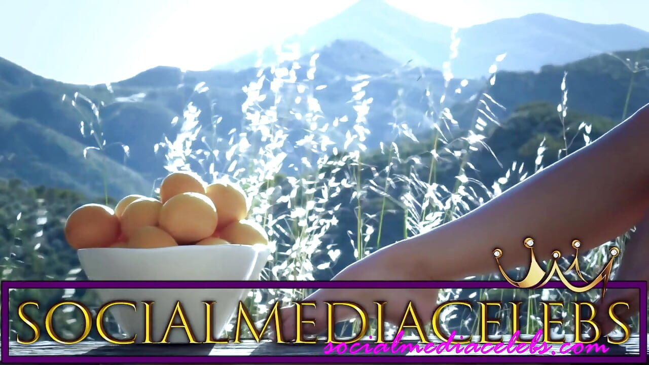 Jeruk California yang matang dan berair dengan angin musim panas yang panas dan hangat