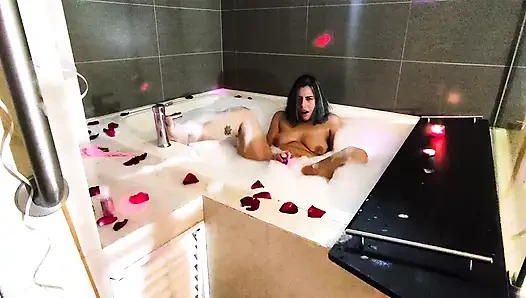 Romantic and wet masturbation in the bathtub for you, with foam and rose petals.