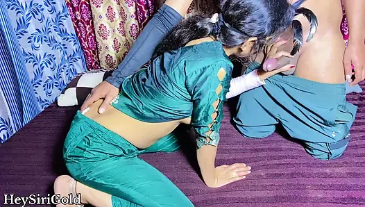 Sevgililer günü Üvey erkek kardeşim seksi bir video izlerken beni yakaladı, havamdaydım, üvey erkek kardeşimi amcığımla şaşırttım