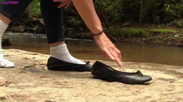 Red wam ballet flats, noise PREVIEW