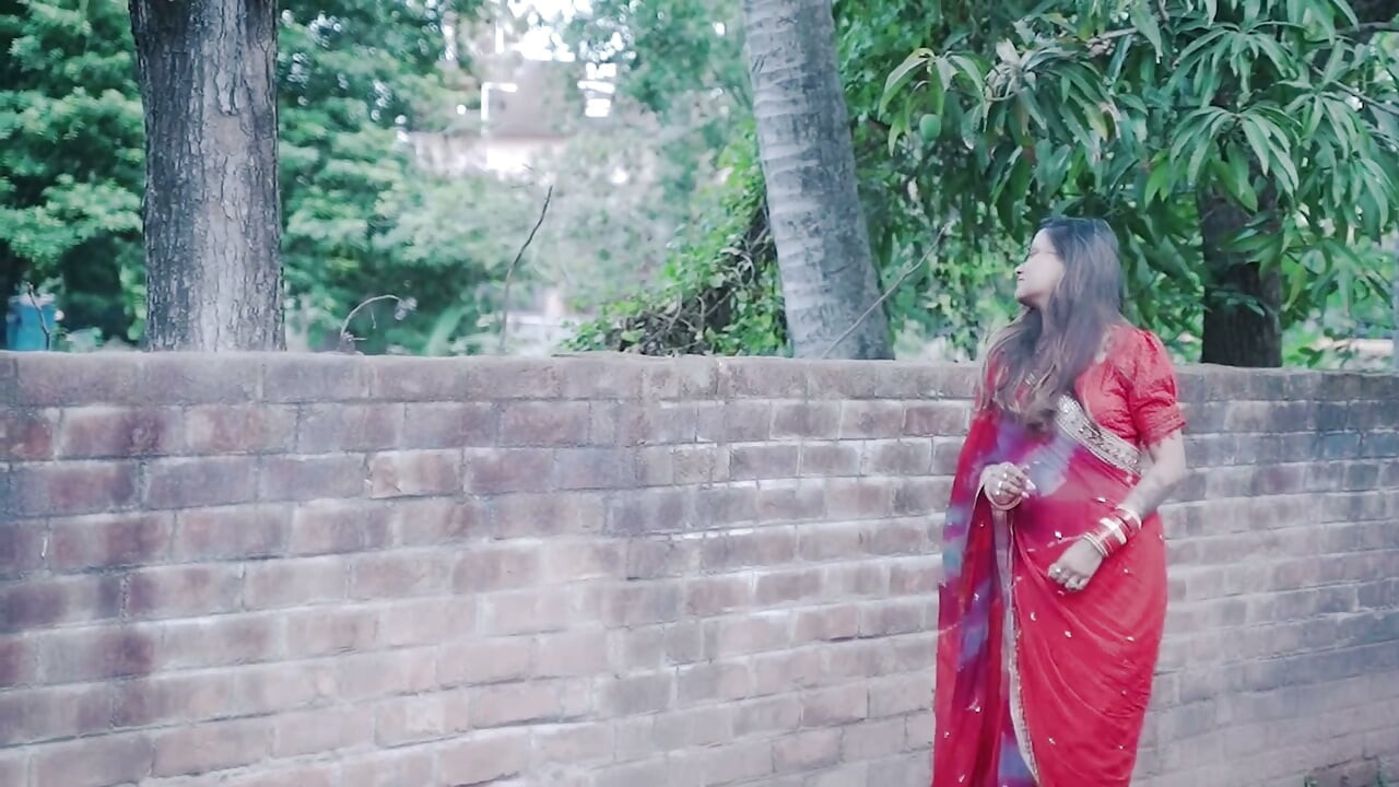 Sudipa malkin ne apne husband ko chor ke ghar ke naukar ke sath gaad marwayi hot chudai with sudipa