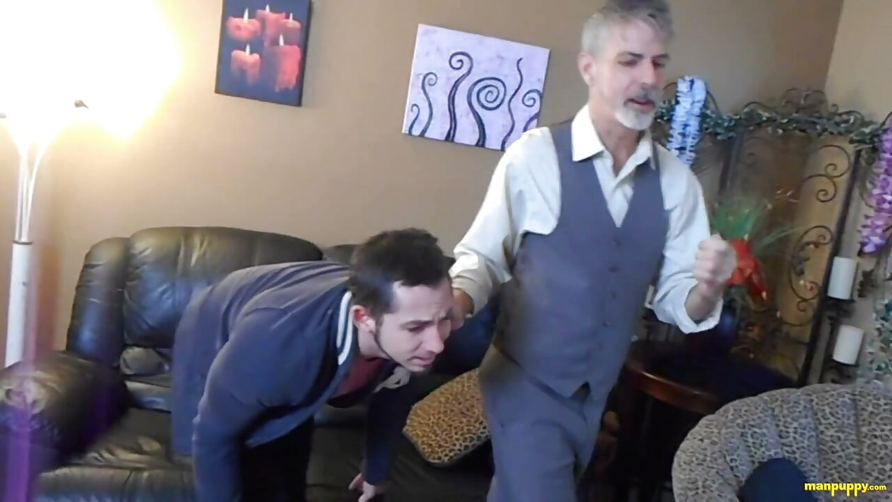 Padrastro Richard tiene castigos interesantes