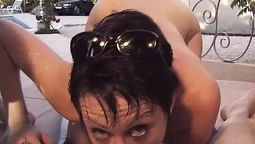 Cewek binal perancis dicrot di muka setelah seks anal hot