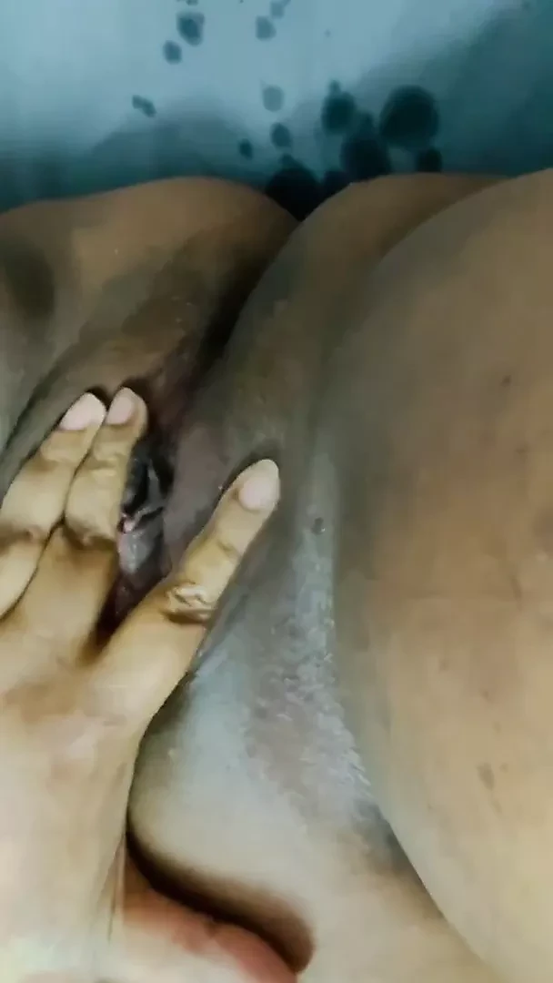 Indisk bbw suzy sprutar och vätar lakan