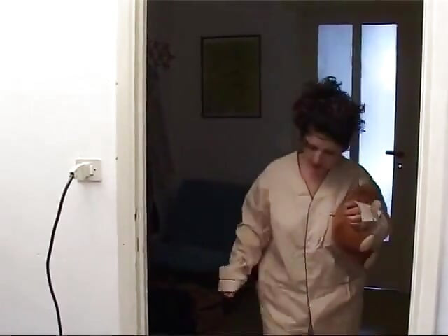 Интензивно чукана в тоалетната, шибана страст