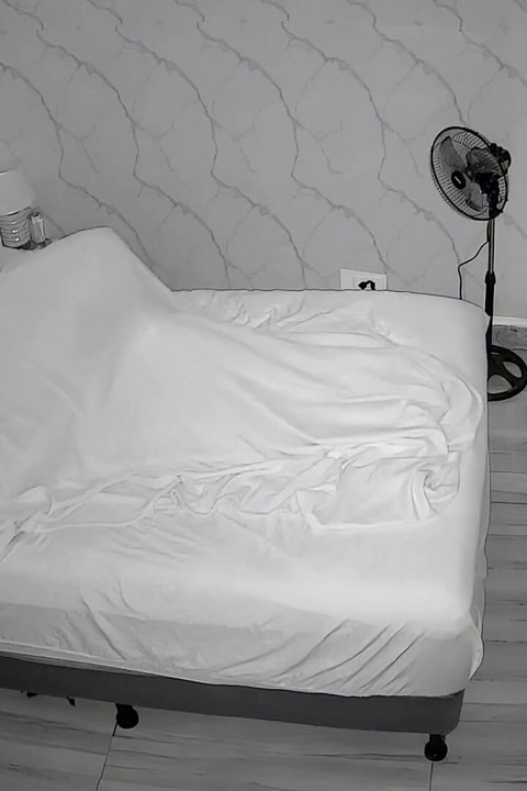 継母が継息子と一緒にカメラに映る エピソード5