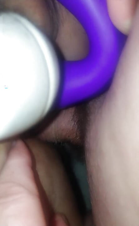 Min pik er lige i din fisse ved siden af din vibrator