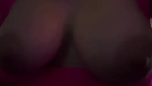 Aku Membuat Payudaraku Menari Untukmu