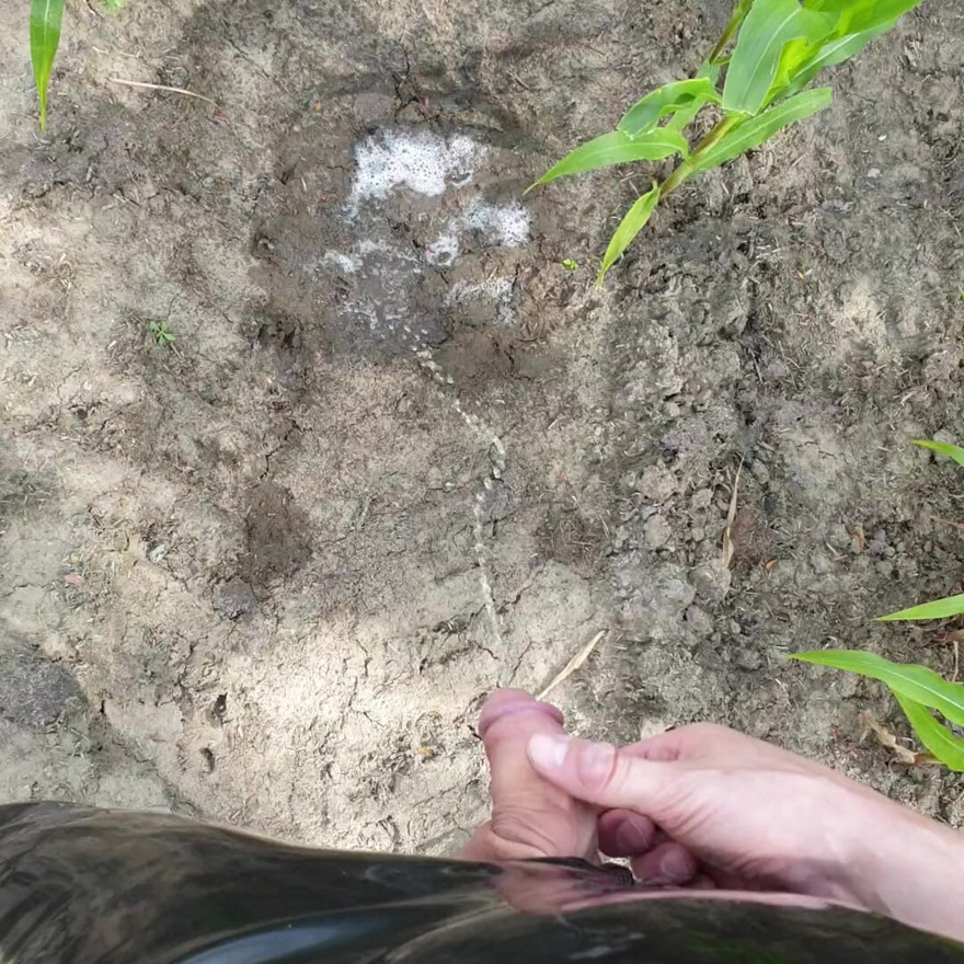 OUTDOOR RUBBERPISS 1