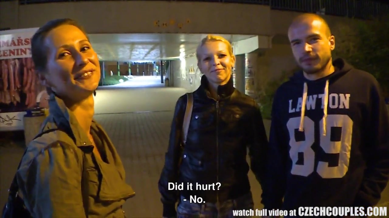 Gf交換のためにお金を稼ぐ美しいチェコ人ペア