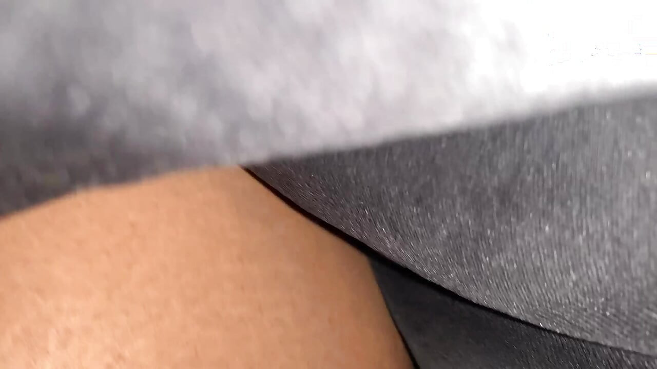 Meu cunhado me levou por trás, e minha buceta se abriu.