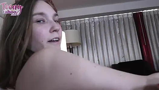 Няню Claire трахают в задницу