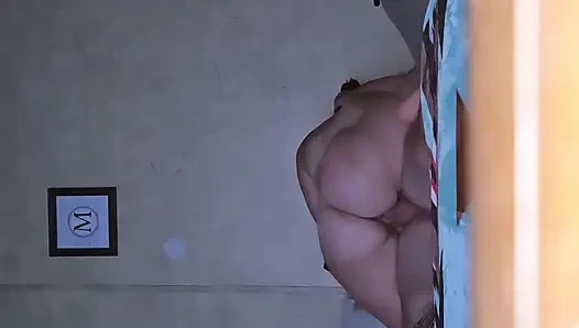 Ngentot memek sempitnya dan ngebiarkan dia ngentot kontolku