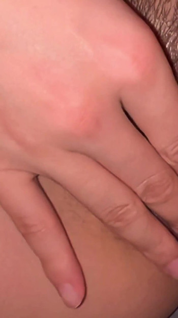 זוג צעיר גרמני מאונן הדדית - הוא גומר על הכוס הצר שלה | קליפ 2