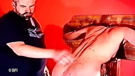 Mimpi untuk istri dewasa yang penurut.