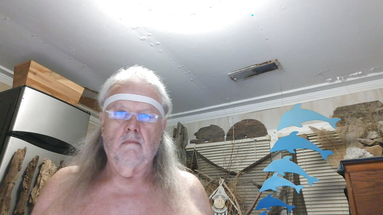 成熟男人的脱衣秀